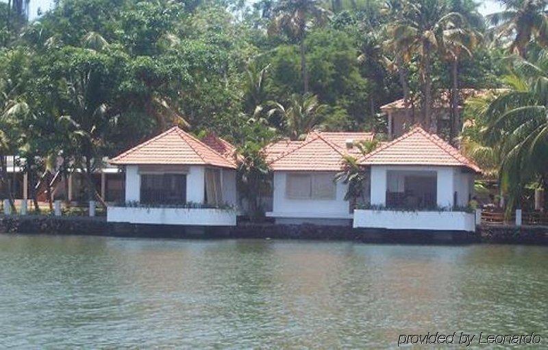 Club Mahindra Ashtamudi Hotel Nindakara Exterior photo