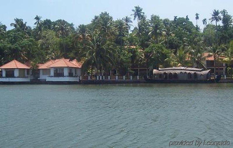 Club Mahindra Ashtamudi Hotel Nindakara Exterior photo