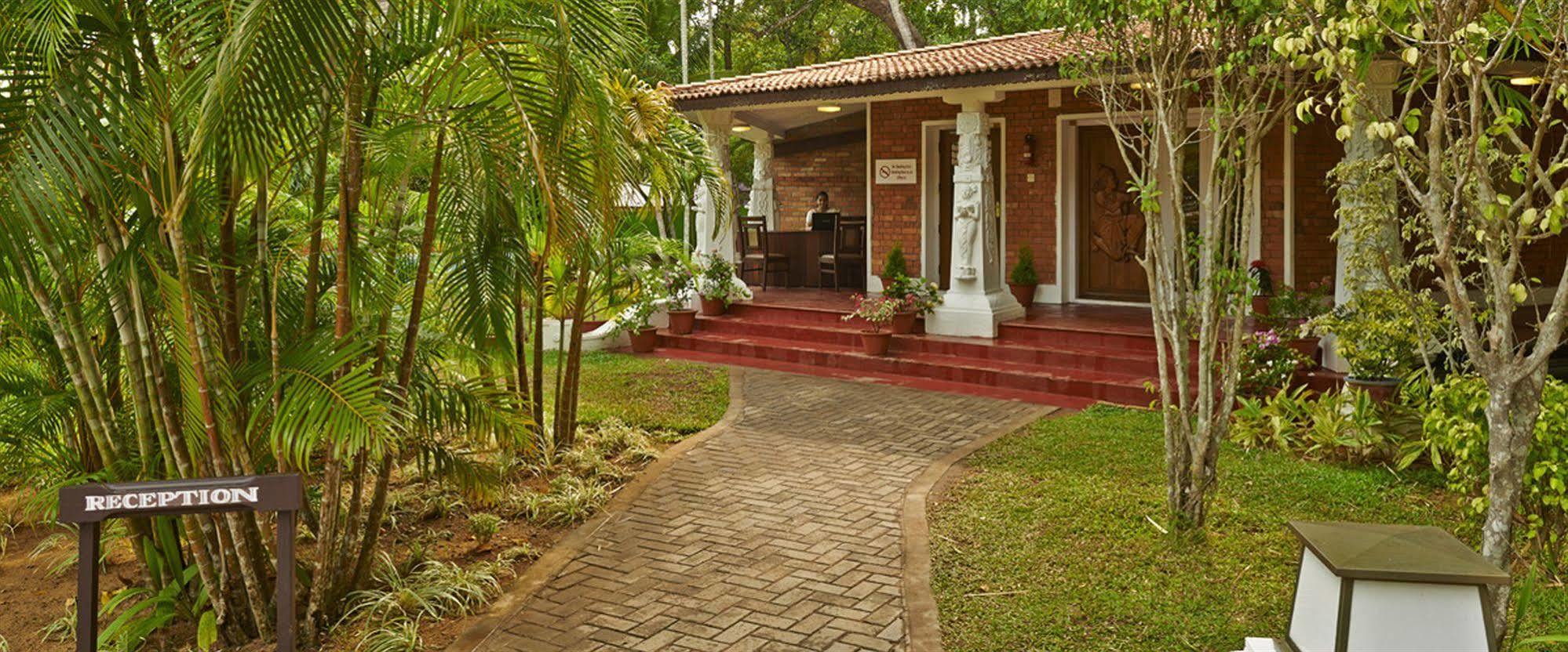 Club Mahindra Ashtamudi Hotel Nindakara Exterior photo