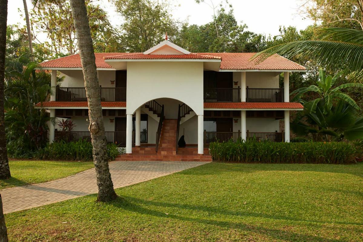 Club Mahindra Ashtamudi Hotel Nindakara Exterior photo